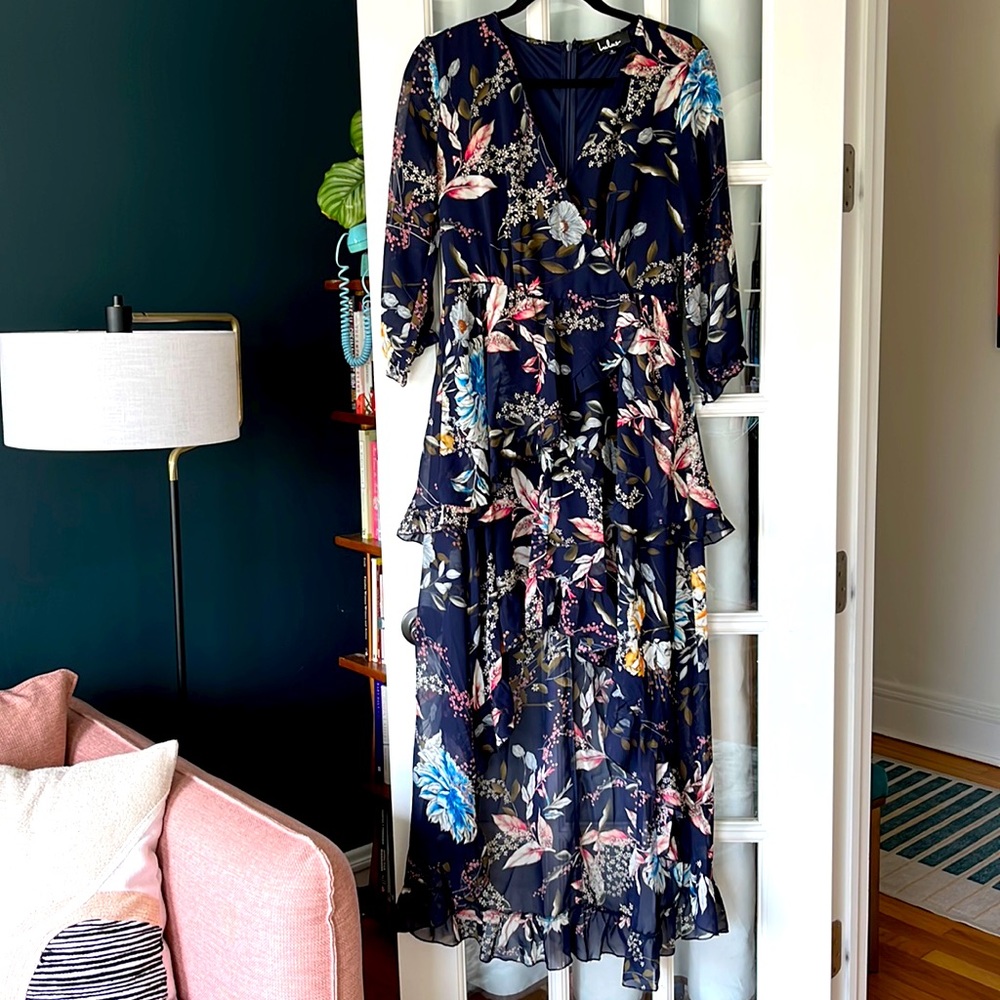 Lulus perfect spring dress. Size sm. Fits like a size 6. Excellent condition.